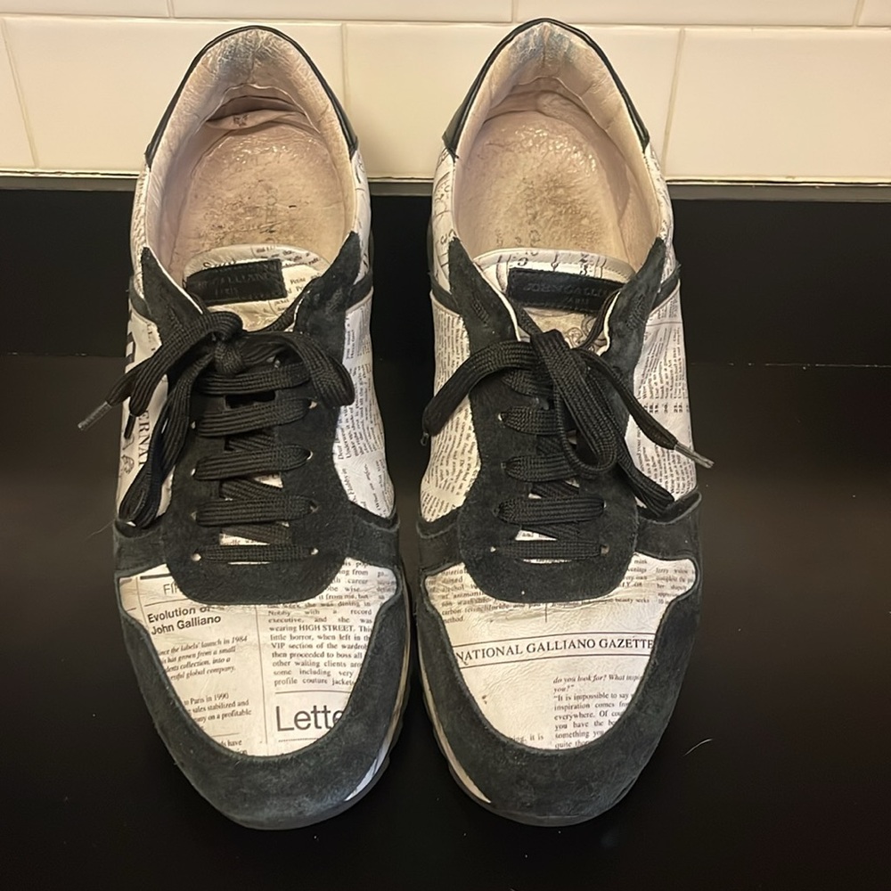 JOHN GALLIANO
Gazette Leather Runners - Picture 6 of 8